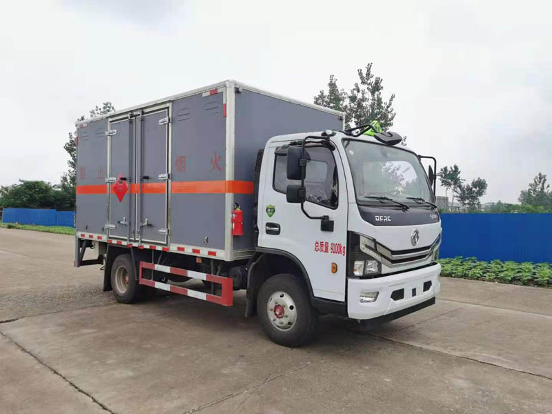 大力牌DLQ5090XRYEQ6型易燃液體廂式運(yùn)輸車
