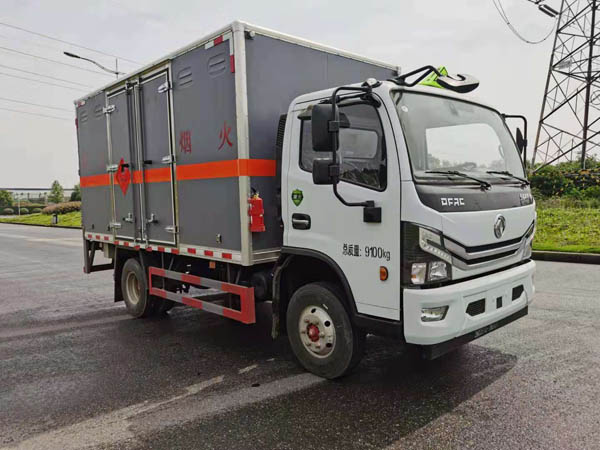 大力牌DLQ5090XRQEQ6型易燃?xì)怏w廂式運(yùn)輸車